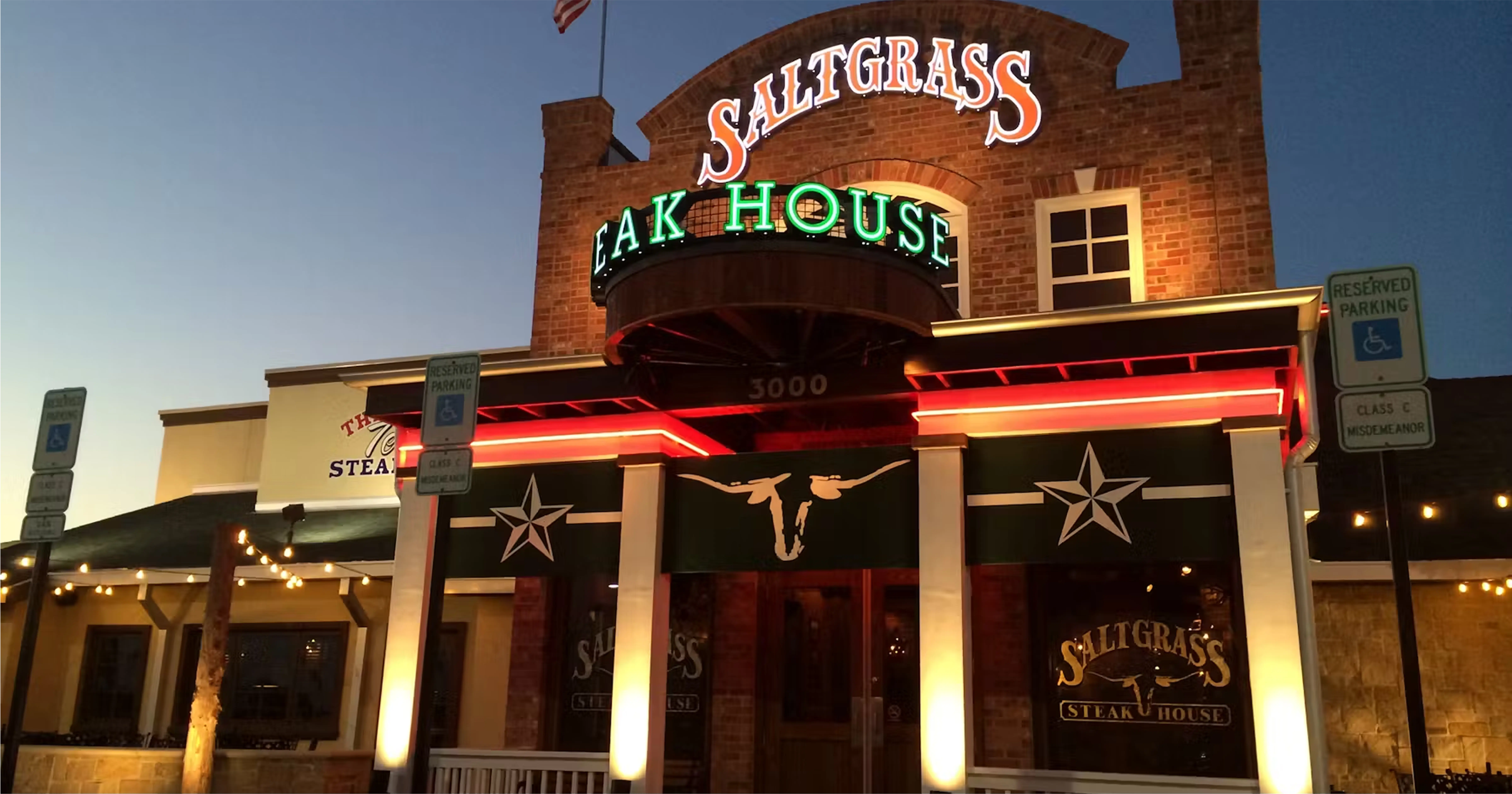 Cozy private dining area at Saltgrass Steakhouse in McAllen, perfect for group gatherings and business meetings.